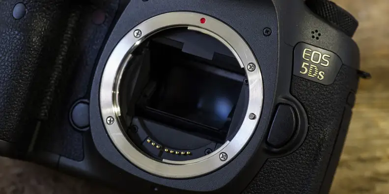 A photo of the Canon EOS 5DS.