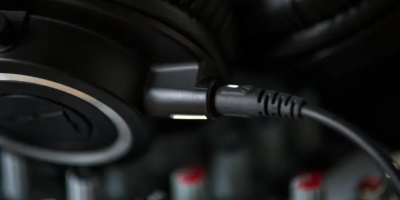 A photo of the Audio Technica ATH-M50x.