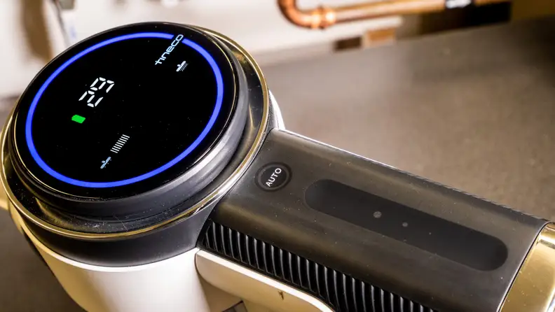 The user interface lets you know how much battery you have left, the suction level, and how dirty the floor is.