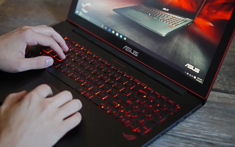 There's plenty to like about using the G501—except the trackpad that is.