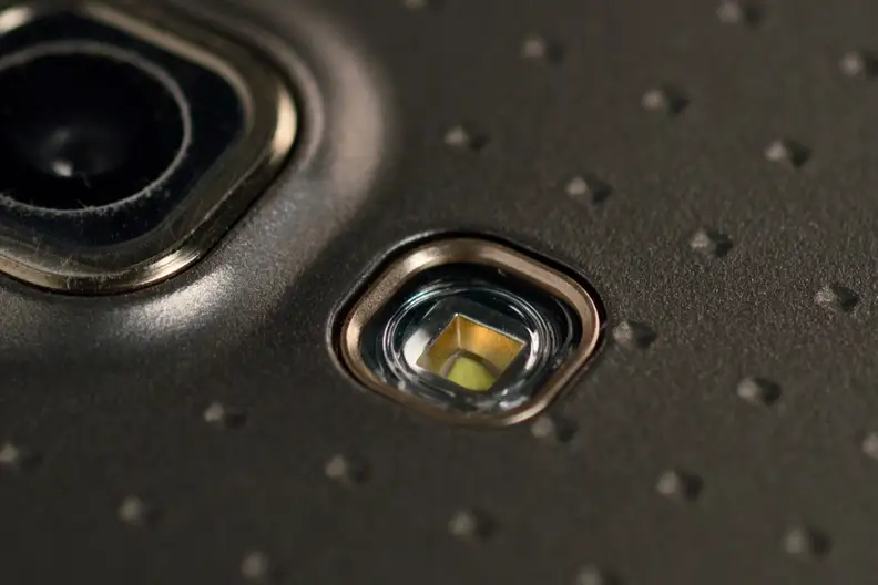 A photograph of the Samsung Galaxy Tab S 8.4's LED.