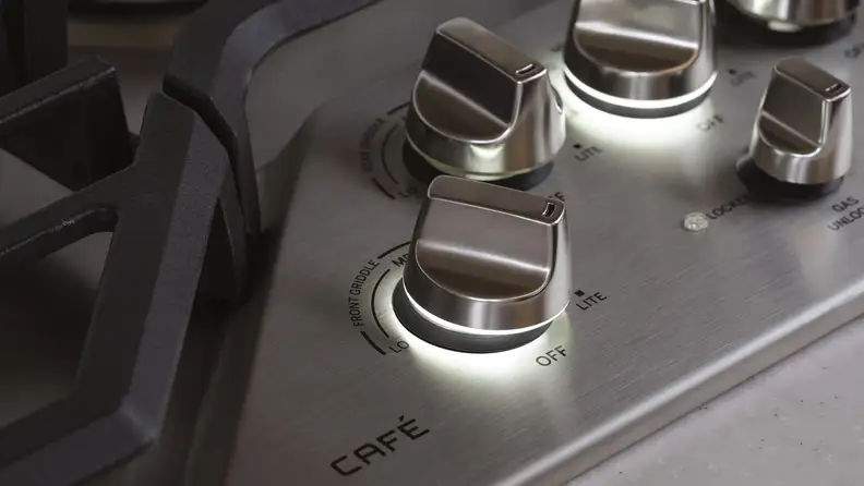The knobs are backlit, so you always know which burner is on.