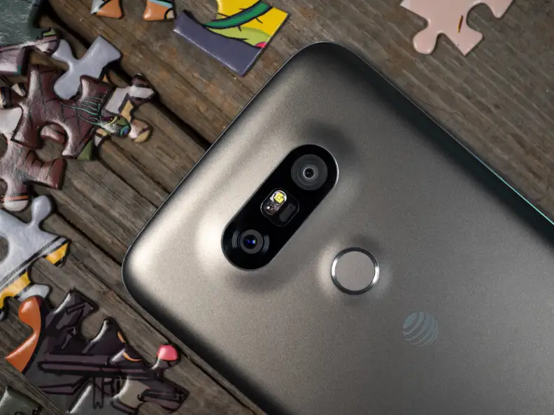 LG G5 dual cameras