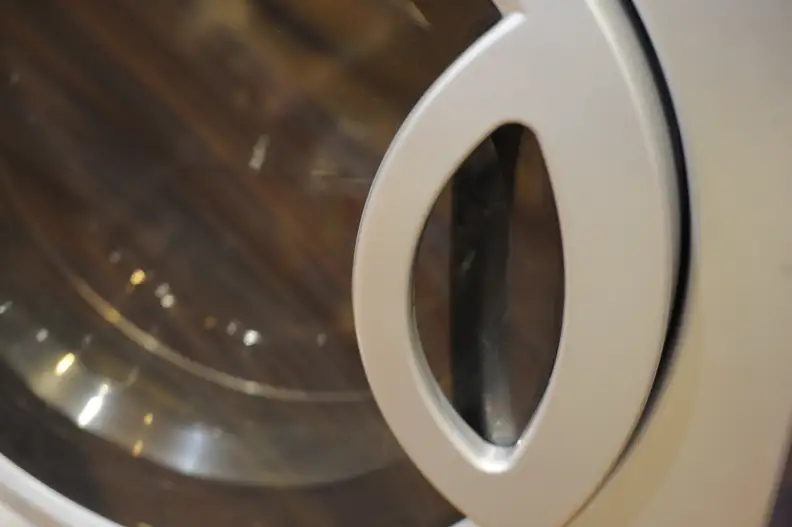 We prefer lips to handles, but the Marathon's door is serviceable.