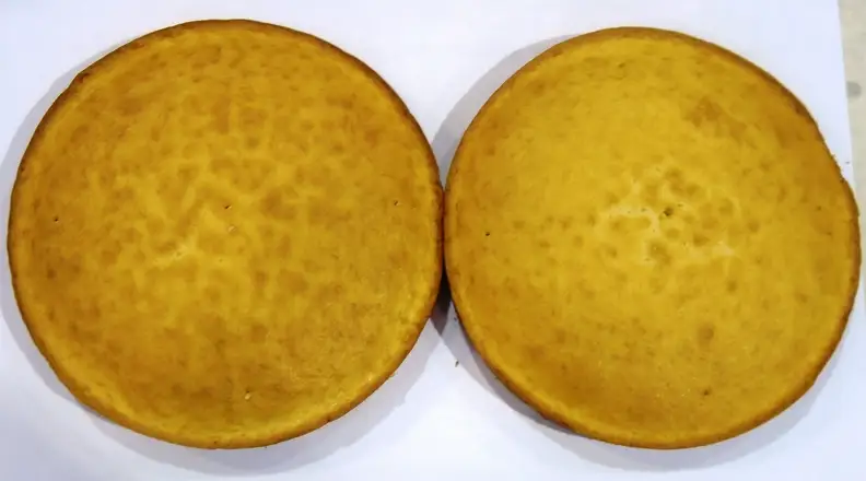 Electrolux EI30EW48TS cake from upper oven in convection mode