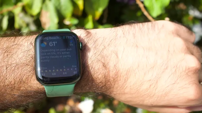 An image of the Apple Watch's face in direct sunlight, showing that it's still legible, though not as visible as in the shade.