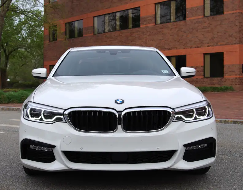 BMW 530i Front View Alpine View