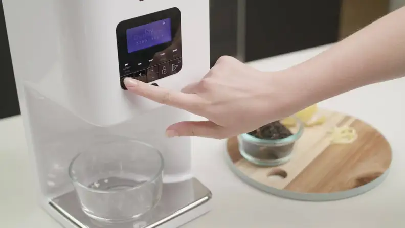 The Levo II is an easy-to-use oil infusion machine.