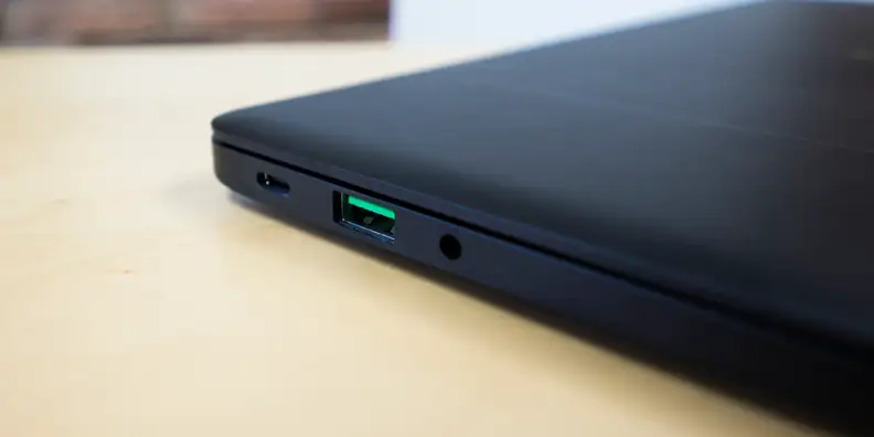 Razer Blade Stealth late 2016 left ports