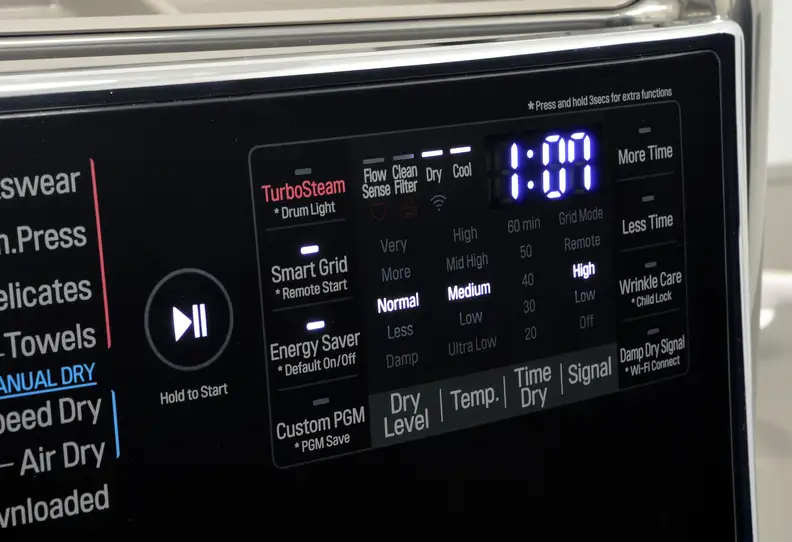 The LG DLEX5000V has plenty of opportunities for customization, plus high-end perks like Custom Program and the option to use a smartphone app for optimal energy usage with the Smart Grid feature.