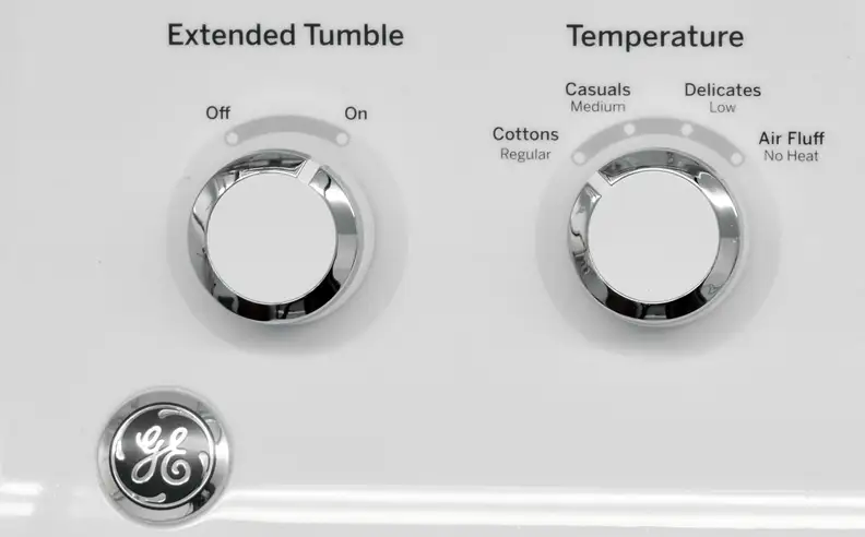 All you get with the basic GE GTD42EASJWW is a manual temperature select and the option to turn Extended Tumble on or off.