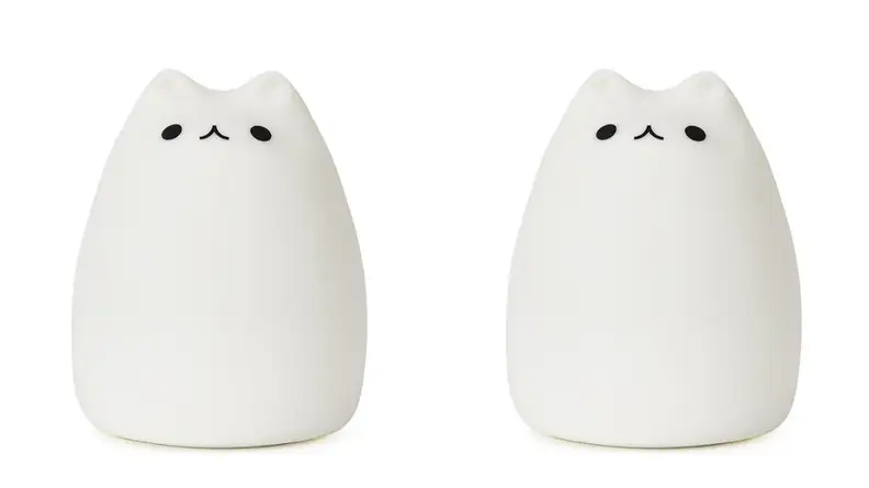 An image of the same white cat night light duplicated.