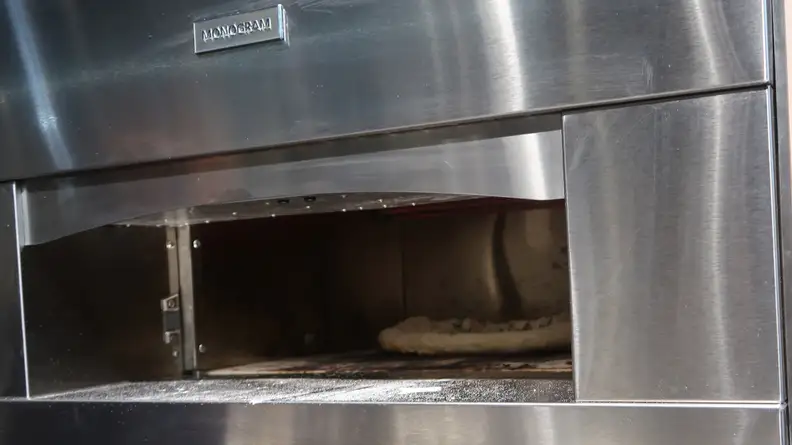 A home pizza oven