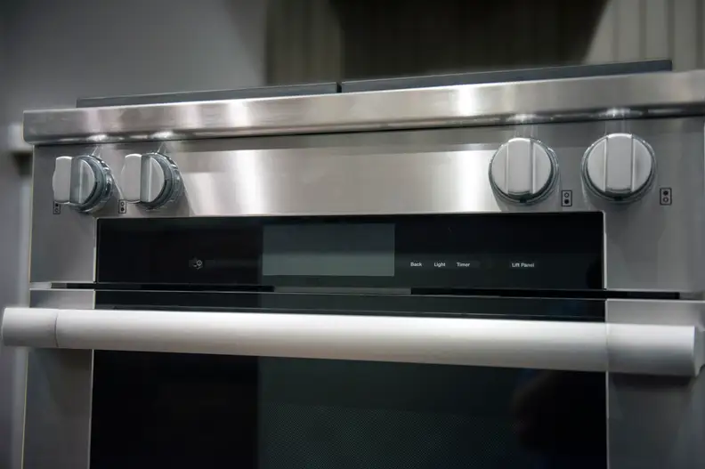 Control knobs and handle