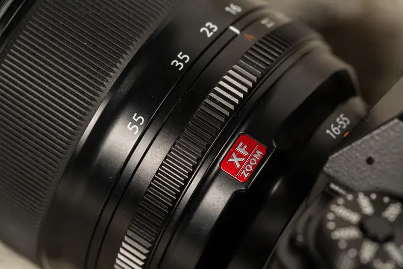 Like most other Fujifilm XF lenses, the 16-55mm f/2.8 includes a physical (albeit electronic) aperture ring.