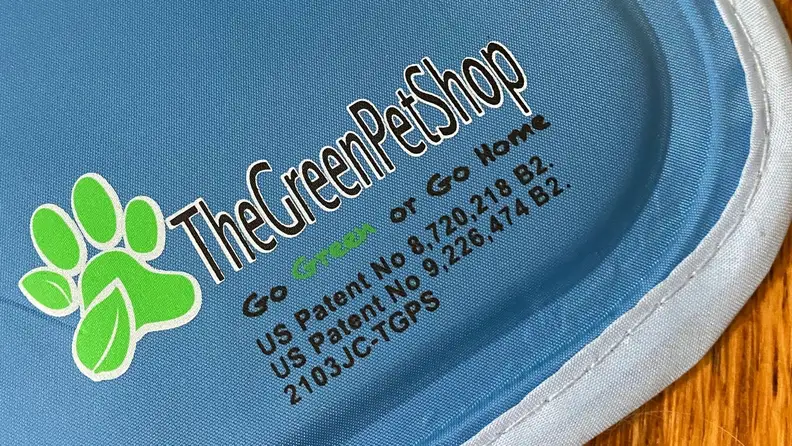 a close up of the logo on the green pet cooling mat
