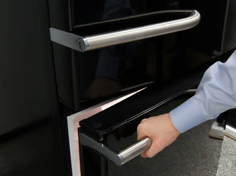 Horizontal handles add a surprising amount to the GE Artistry ABE20EGEBS's visual aesthetic, and are high enough that opening the door shouldn't force you to stoop.
