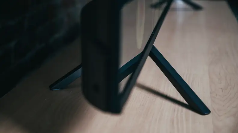Hisense H8G Stand
