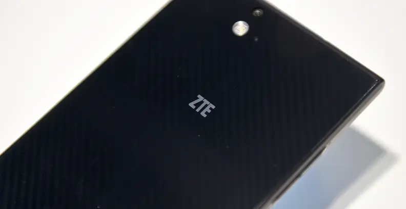 Around back, the ZTE Grand X Max+ sports a faux-carbon fiber weave finish under smooth plastic.