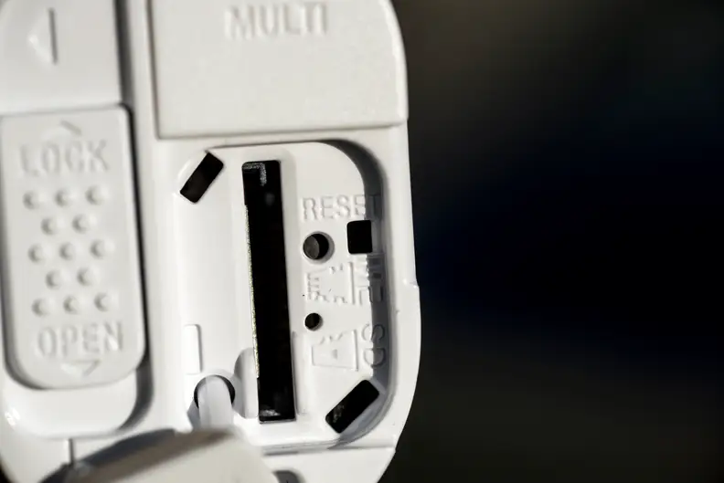 the hybrid memory card slot can be a bit tedious to insert memory cards into sometimes.