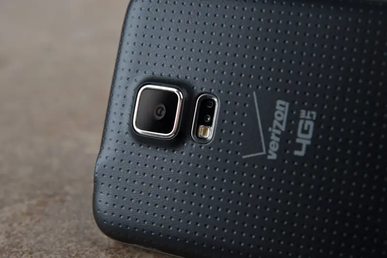 A picture of the Samsung Galaxy S5's camera.