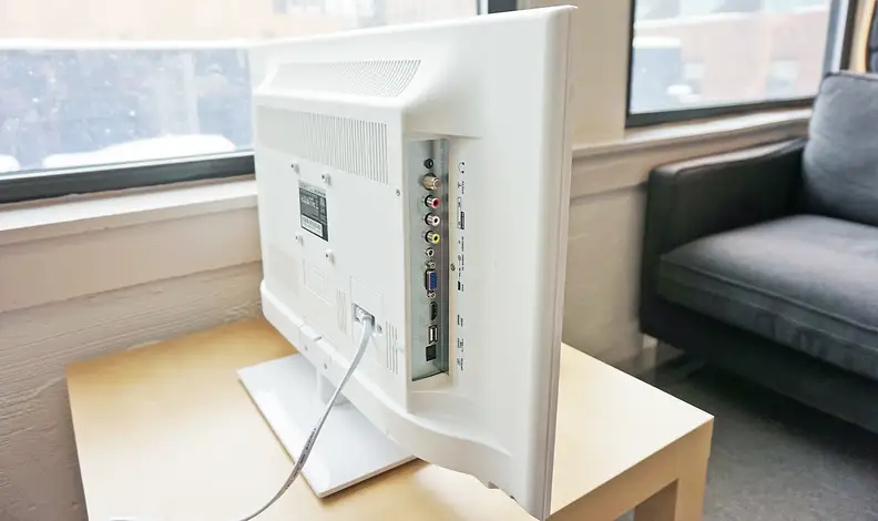 Seiki SE24FE01 ports on the side