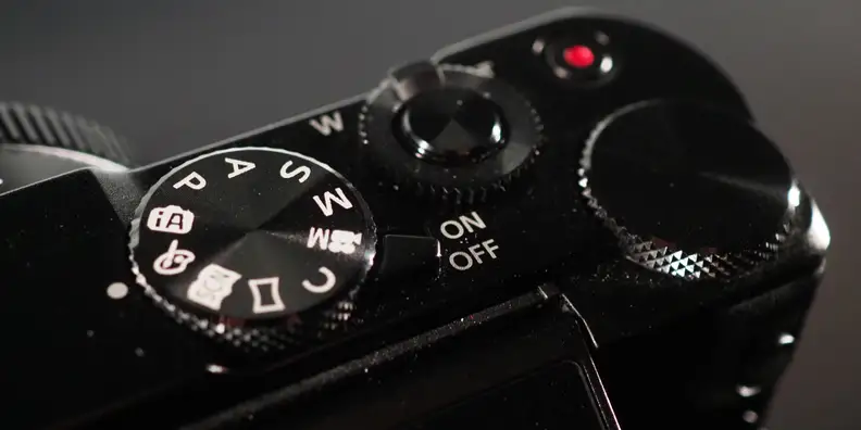 Panasonic Lumix LX10 top controls