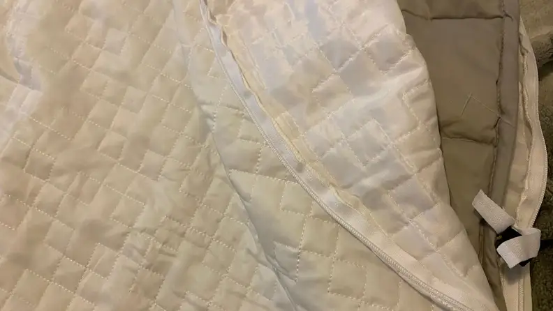 the two layers of the gravity blanket
