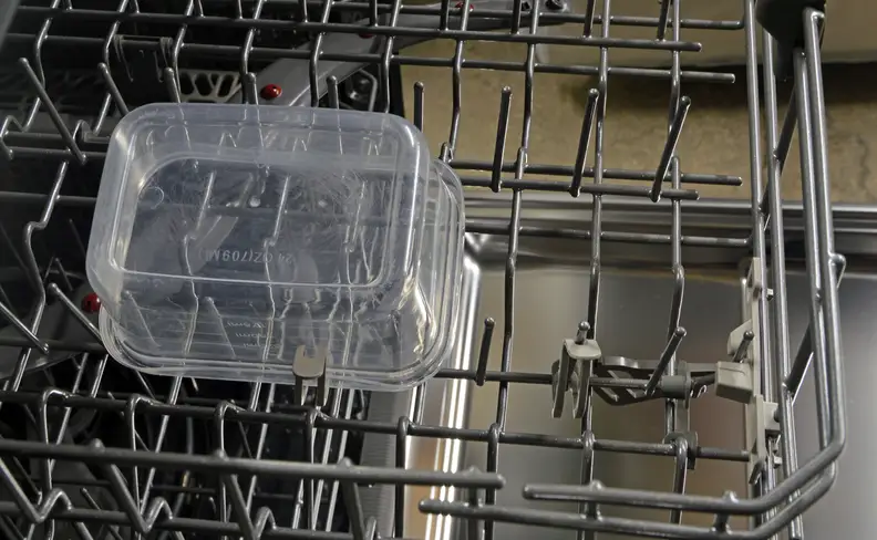 Tupperware clip on a Kenmore