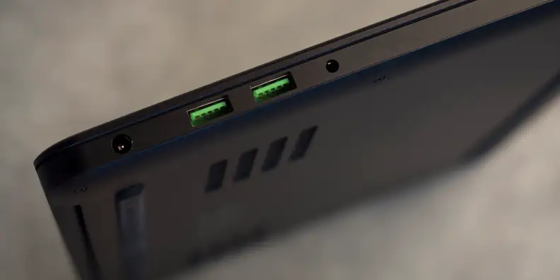 Razer Blade late 2016 left ports