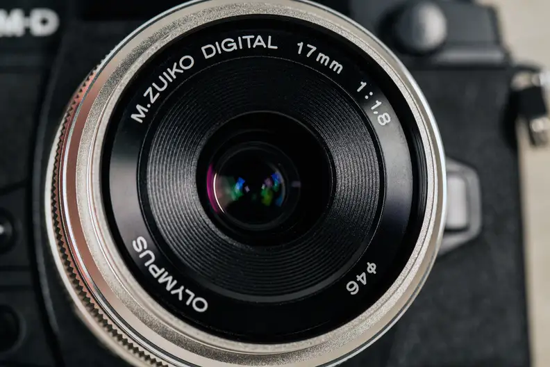 Despite the small front element, this lens boasts an impressive f/1.8 max aperture that lets in plenty of light.