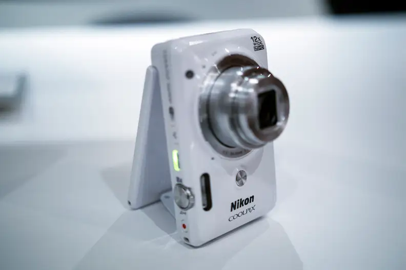 Will the S6900 be the next big (little) selfie camera?