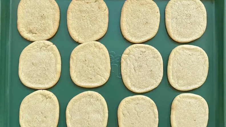 Close-up of baked cookies on a Great Jones baking sheet