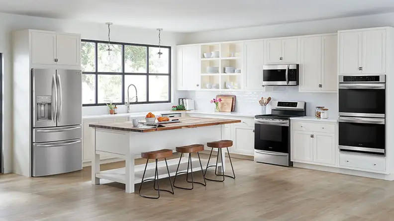 The Frigidaire Gallery FG4H2272UF in a large kitchen.