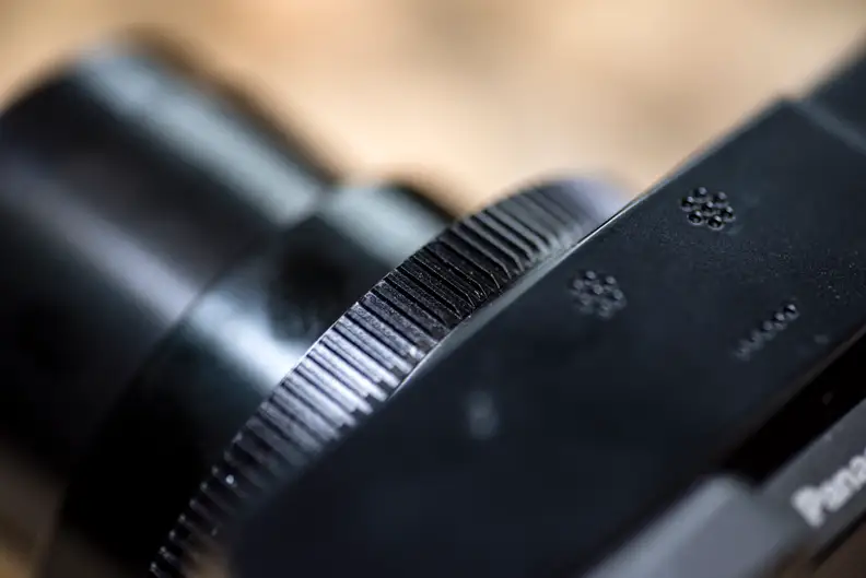 The aperture ring is more robust than that of the ZS40.