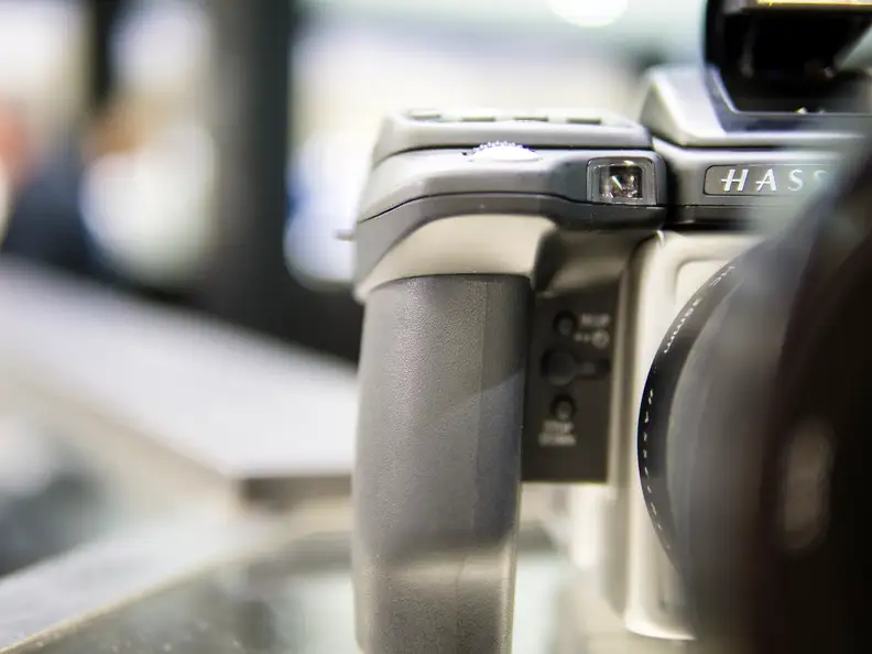 The grip on the H5D-50C helps wield its bulk quite well.