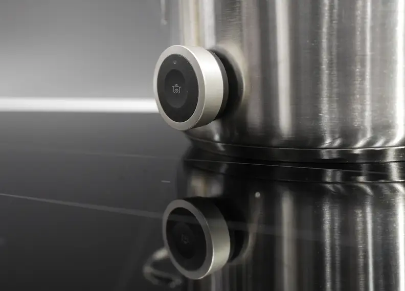 Bosch Perfect Cook Sensor attached to a pan