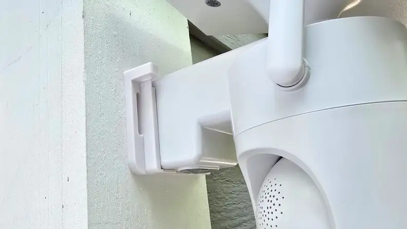 Mounting of Elysoo 4K Wifi Solar Camera on side of house.