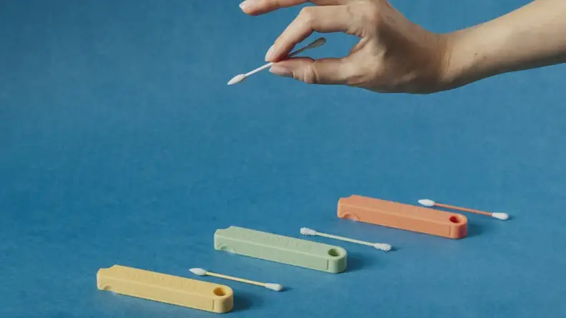 Several reusable cotton swabs.