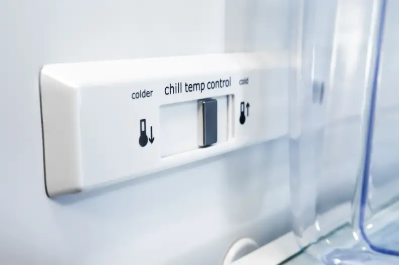 The temperature in the cold drawer is adjustable
