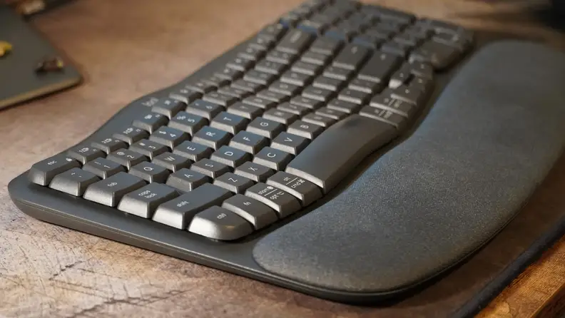 Side shot of the keyboard.