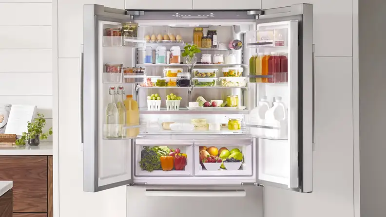 The B36CT80SNS has a stainless steel back wall, which gives the fridge an interesting, high-class, industrial vibe.