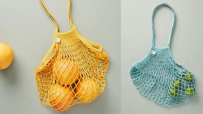 These chic shopping bags come in three cool colors.