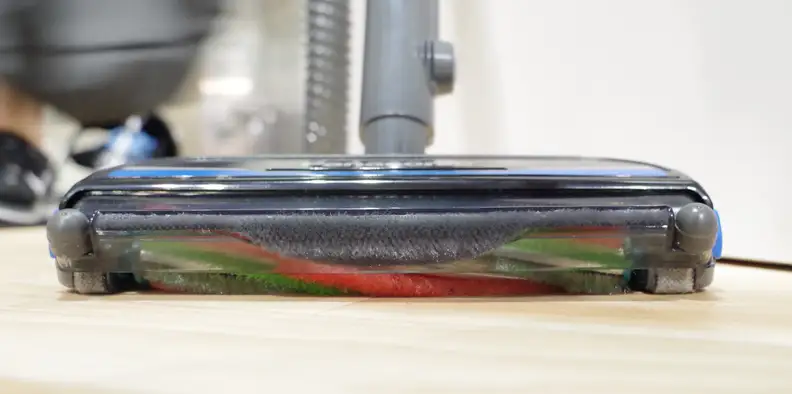The brush head can swing up when pressed against vertical surfaces.