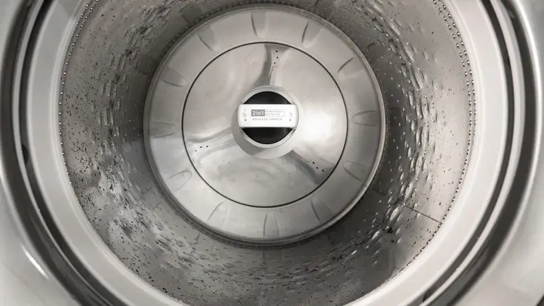 A top-down view of the WTW8127LC's drum