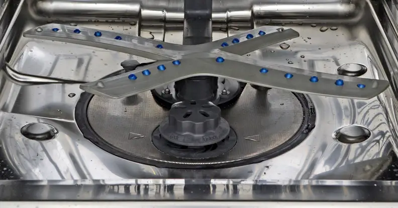 GE PDT750SSFSS bottom with spray arms
