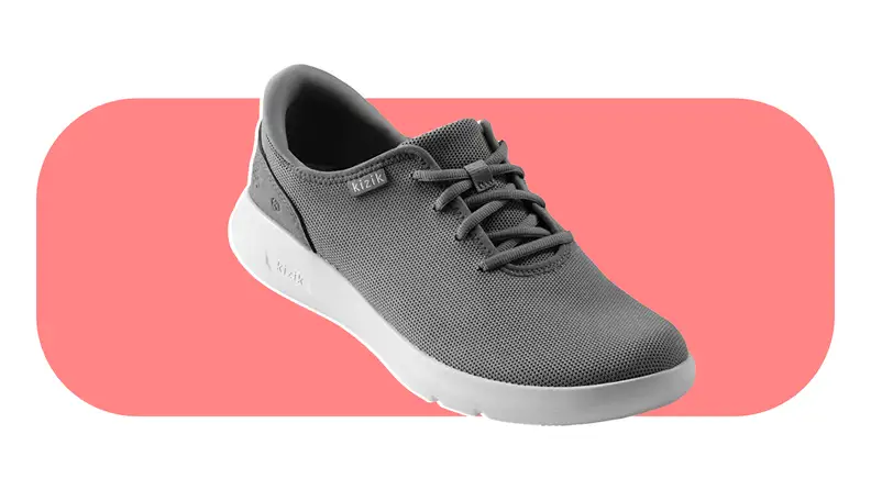 Kizik Madrid sneaker on a pink background