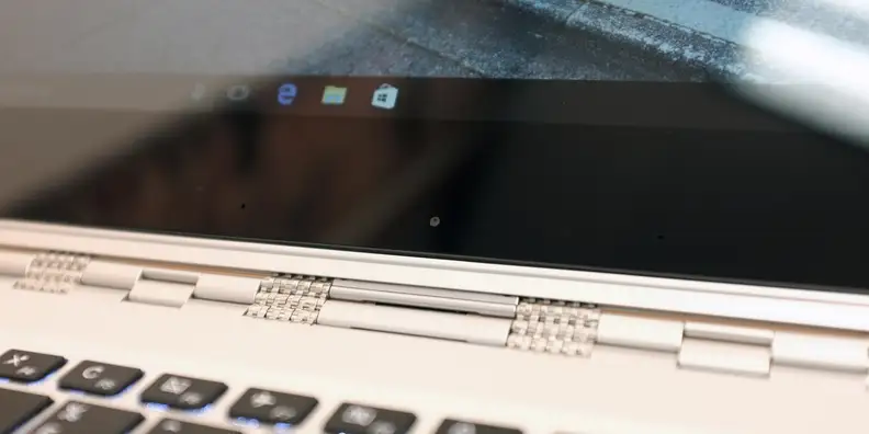 Lenovo Yoga 910 webcam placement