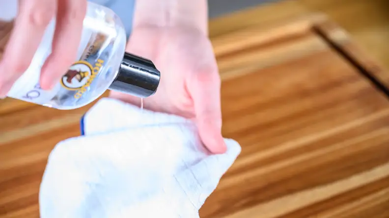 Clean a wood cutting board - mineral oil