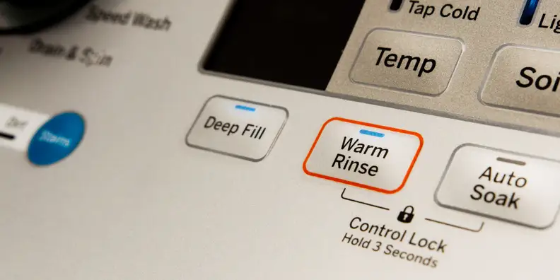 A warm rinse makes it more pleasant to remove wet laundry